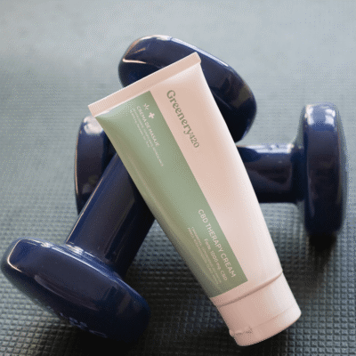 Crema con CBD, Cannabidiol, para aliviar el dolor muscular. Masajes de fisioterapia. Calma las agujetas o las contracturas