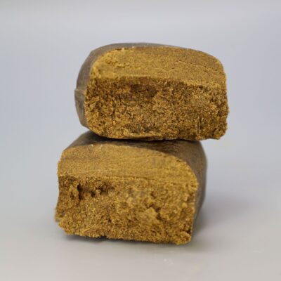 Bild auf grauem Hintergrund von CBD Hash Jackpot Strawberry 3x gefiltert von Greenery420